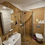 Knox Center Apartment Split