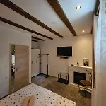 Knox Center Apartment *