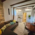 Knox Center Apartment