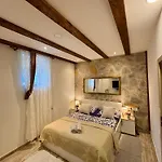 Knox Center Apartment Split
